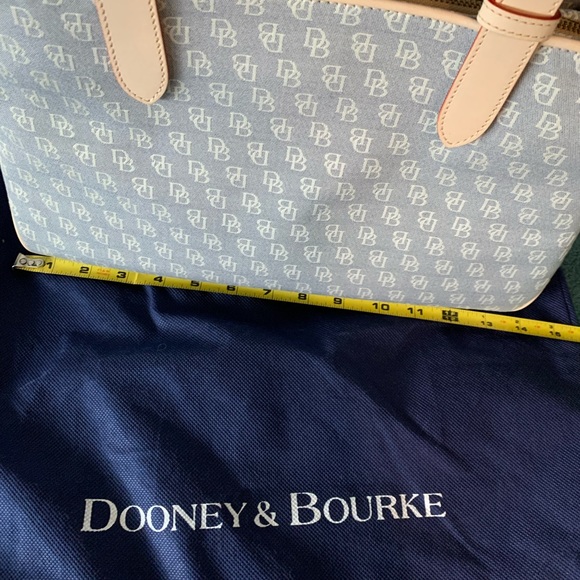 Brand new, never used Dooney & Bourke beige handbag - Picture 4 of 6